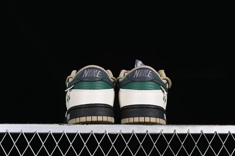 All Categories Nk SB Dunk Series Nk SB Dunk Low Low-top Sneakers Nk Dunk Low Panda Prank-Christmas Jungle Elk Brown Green SB Strappy Low-top Casual Sneakers DJ6188-200